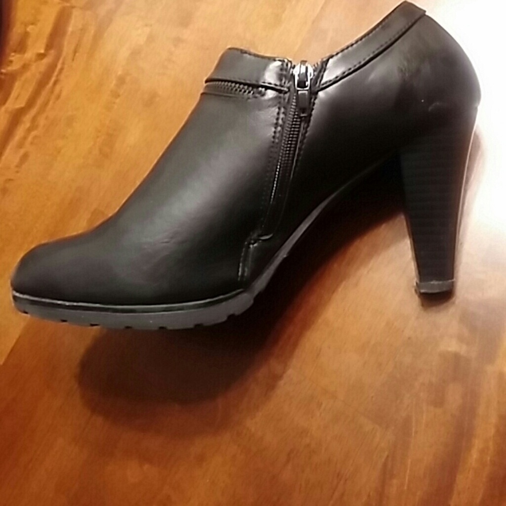 Boots - Picture 4 of 5